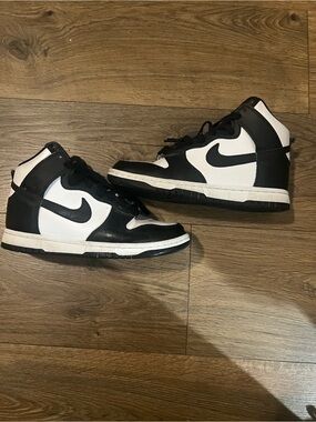 Nike Black and White Dunks High-Top Sneakers with Swoosh Size 7